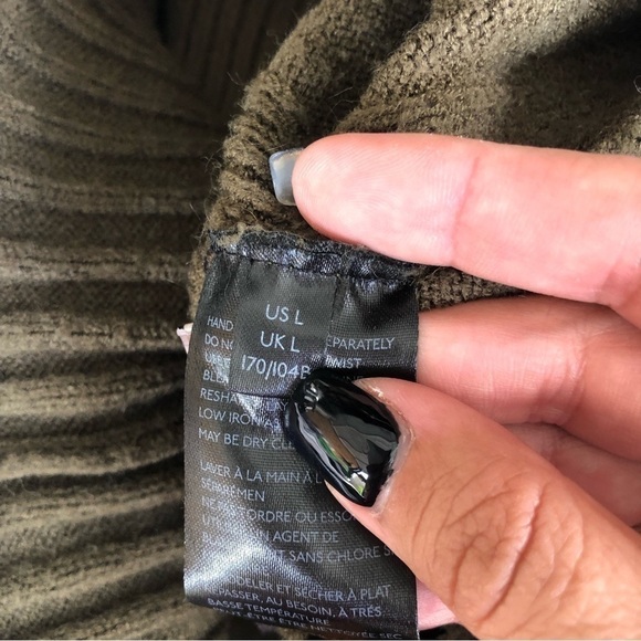 By Anthropologie Moss Green Button Shoulder Sweater Large - Picture 8 of 10